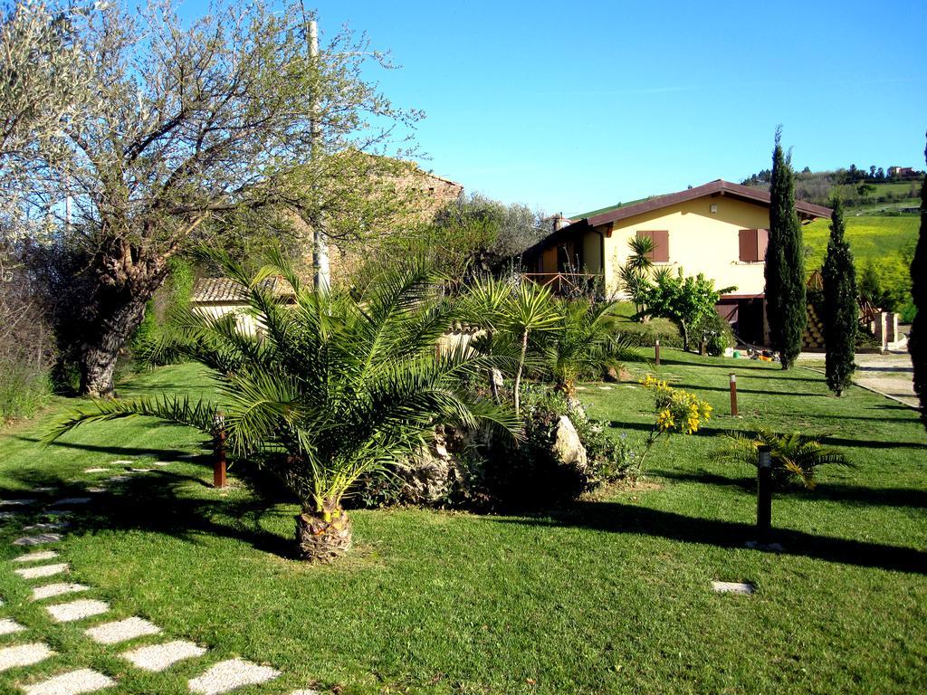 Agriturismo Tenuta Santa Maria Notaresco Экстерьер фото